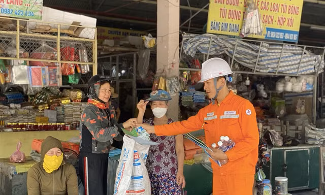 Người dân kêu tiền điện tăng cao, thành phố ra 'tối hậu thư'