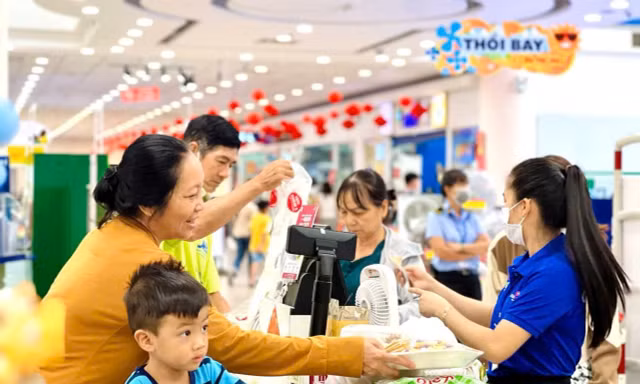 Hàng Việt chiếm lĩnh thị trường mua sắm Tết