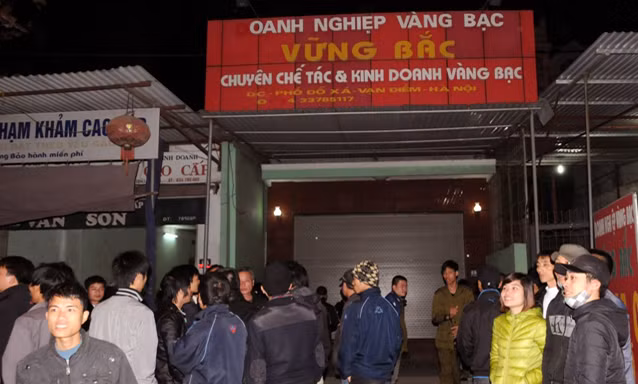 Hà Nội: Cứa cổ bà chủ, cướp vàng