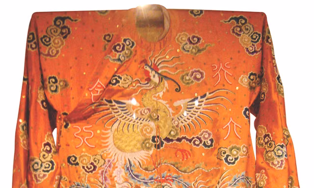 Bí mật phục dựng long bào