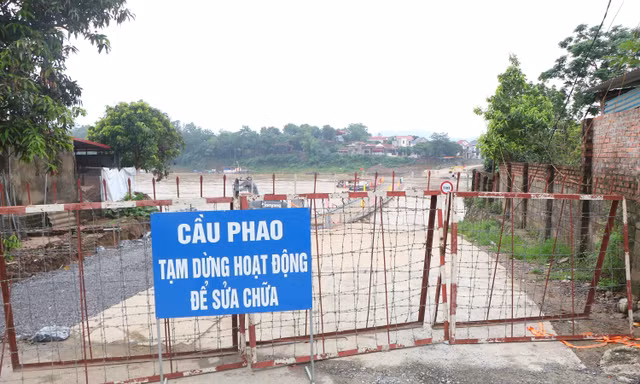 Cầu phao Phong Châu dừng hoạt động, học sinh qua sông Hồng dự thi tốt nghiệp THPT di chuyển thế nào? 