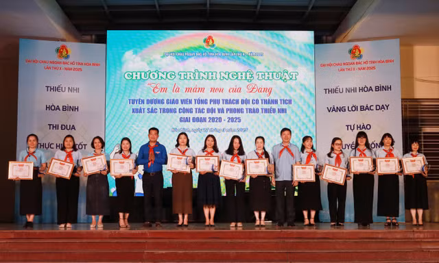 Tỉnh Đoàn Hòa Bình tuyên dương 25 giáo viên Tổng phụ trách Đội tiêu biểu