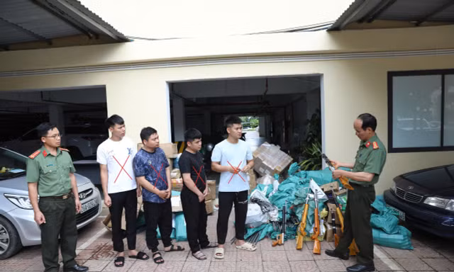 Triệt phá ổ nhóm chế tạo rồi rao bán vũ khí trên mạng