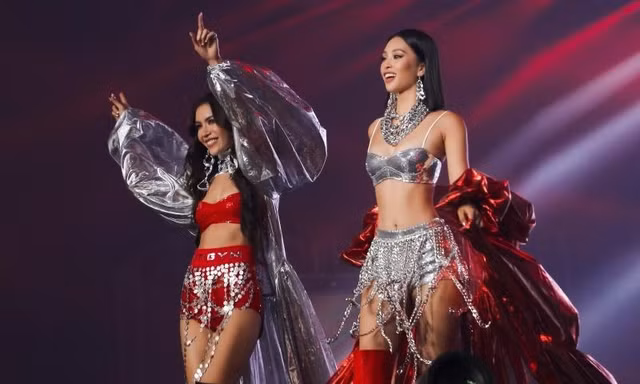 Hoa hậu Tiểu Vy làm "vedette" trong concert Rap Việt, khoe múi bụng cực choáng