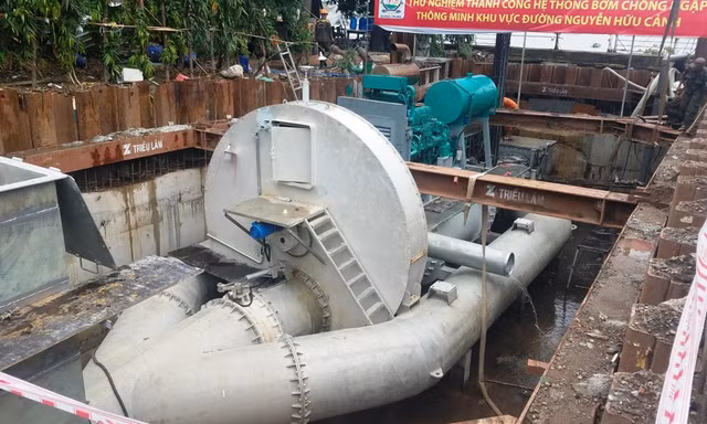 TPHCM huy động máy bơm xử lý các điểm ngập