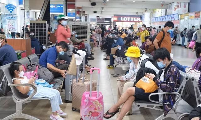 TPHCM: Vé xe khách tăng tới 60% nhưng vẫn đón 1,2 triệu lượt khách dịp Tết