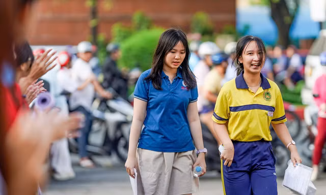 Thi lớp 10 TPHCM: 2 thí sinh đánh dấu ký tự lạ vào phách 