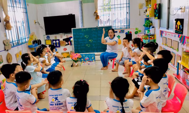 Giờ vào học ở TPHCM: Nơi lùi 30 phút, chỗ không đổi