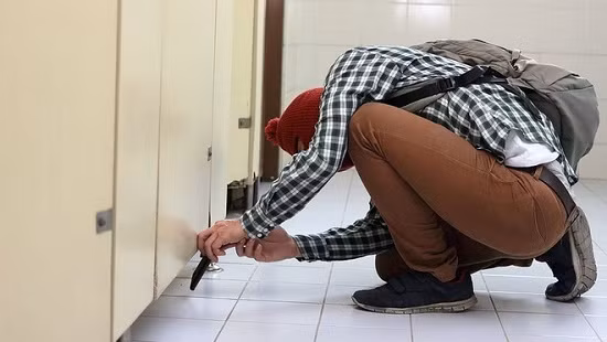 Công an vào cuộc sau tin đồn trường học tại TPHCM bị gắn camera quay lén trong nhà vệ sinh
