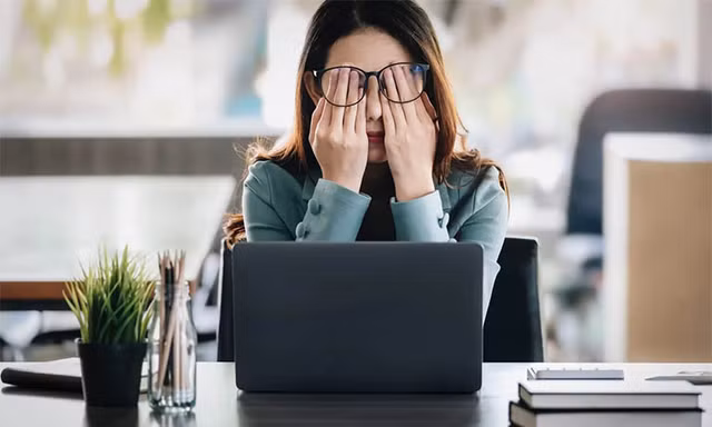 Vỡ mạch máu não, dấu hiệu nhận biết chỉ từ cơn đau đầu 