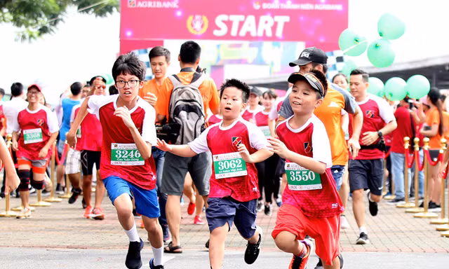 Giải chạy Marathon gây quỹ từ thiện của Đoàn Thanh niên Agribank