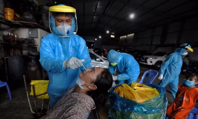 Đến viện khám, 3 bệnh nhân được phát hiện có virus SARS- CoV-2 trong người