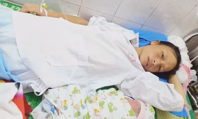 Mẹ con sản phụ sức khỏe ổn định trong niềm vui chung của gia đình, người thân. 