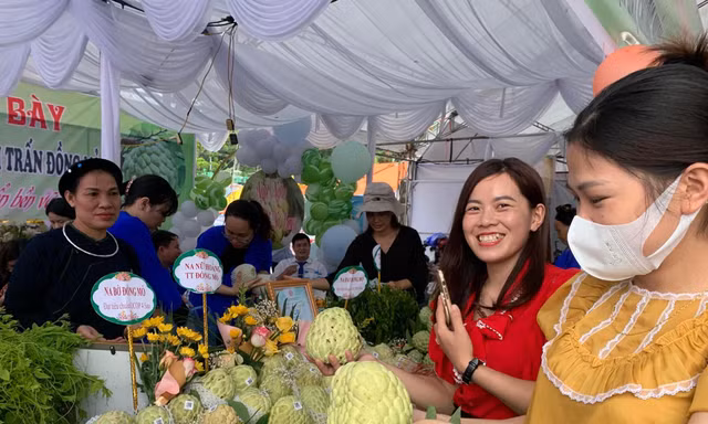 Hội chợ na Chi Lăng và các sản phẩm nông sản 2022 là dịp để du khách thập phương hiểu biết đến đất và người xứ Lạng -Ảnh: Duy Chiến 