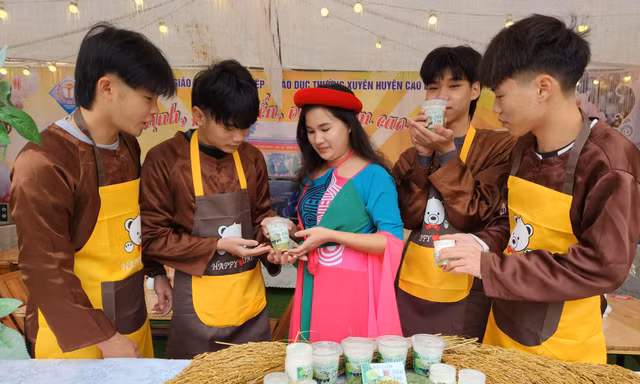  Giới trẻ xứ Lạng mang nhiều đặc sản đến ngày hội khởi nghiệp 