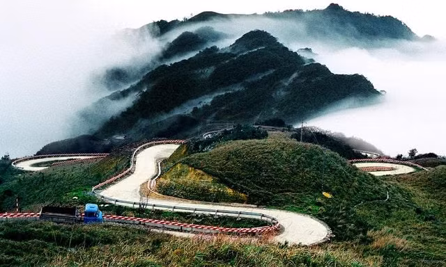 Chớm đầu đông, nhiệt độ ở đỉnh Mẫu Sơn giảm xuống 8,8 độ C, trời lạnh giá -Ảnh: TL