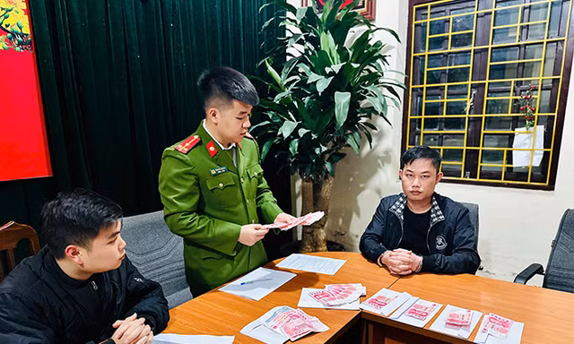 Đối tượng Thiêm tại cơ quan công an. 