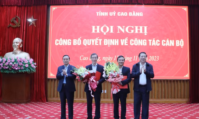 Luân chuyển, bổ nhiệm cán bộ chủ chốt Tỉnh ủy Cao Bằng