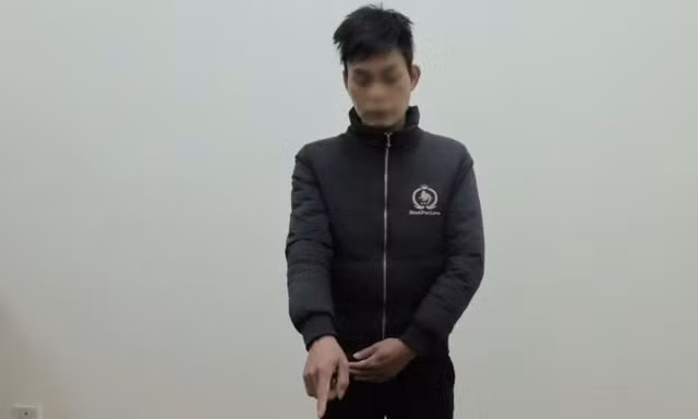 Đối tượng Luận cùng tang vật. 
