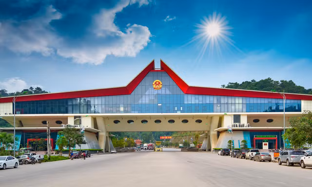 Cửa khẩu quốc tế Hữu Nghị. 