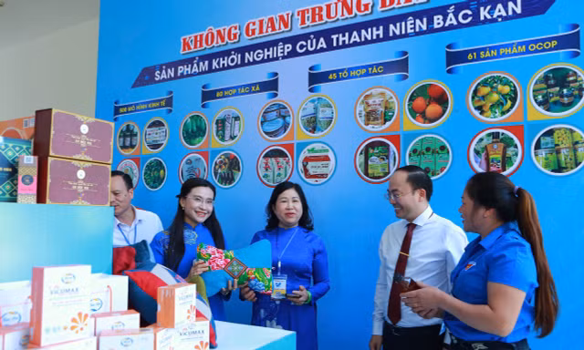 Gian hàng khởi nghiệp của tuổi trẻ Bắc Kạn.