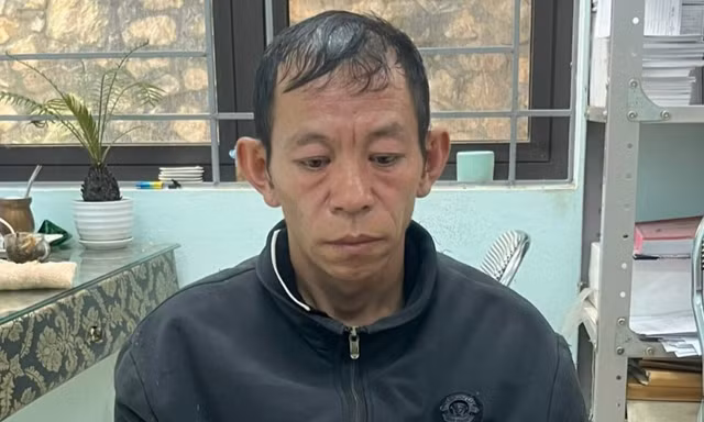 Đối tượng Giàng Mí Cấu tại cơ quan công an.
