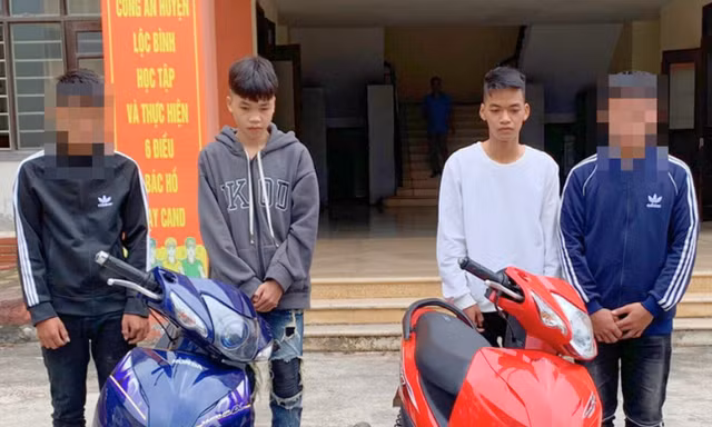 Các đối tượng tại cơ quan công an. Ảnh: Ca