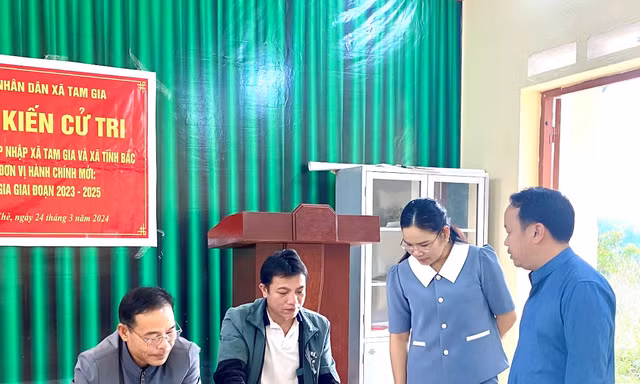 Lãnh đạo UBND huyện Lộc Bình kiểm tra công tác phòng chống thiên tai ở xã Tam Gia. 