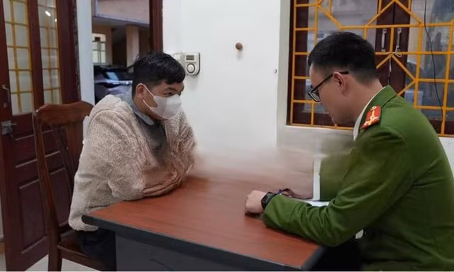 Đối tượng Hoàng Nông Trọng (bìa trái)