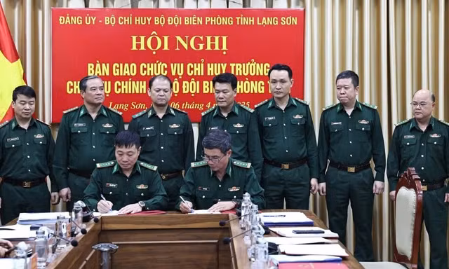 Bàn giao chức vụ Chỉ huy trưởng Bộ chỉ huy BĐBP Lạng Sơn. 