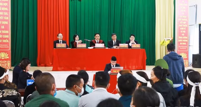 Quang cảnh phiên tòa. Ảnh: LS