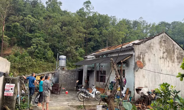 Hàng trăm hộ dân bị hư hại. Ảnh: Duy Chiến 