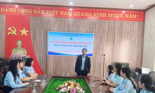 Triển khai cuộc thi tìm hiểu lịch sử Việt Nam. Ảnh: Duy Chiến 