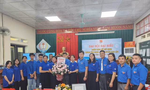 Xung kích xây dựng quê hương, đất nước. Ảnh: Duy Chiến 