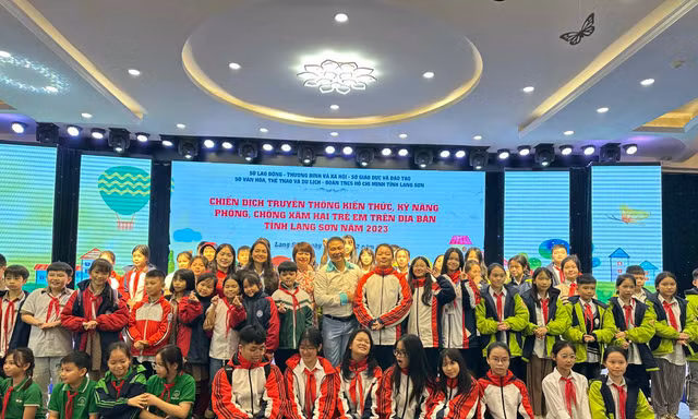 Hào hứng tham gia chương trình truyền thông phòng chống xâm hại trẻ em. Ảnh: Duy Chiến 