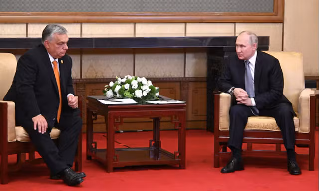 Thủ tướng Hungary Viktor Orban gặp Tổng thống Nga Vladimir Putin bên lề hội nghị Vành đai Con đường ở Trung Quốc năm 2023. (Ảnh: Sputnik)