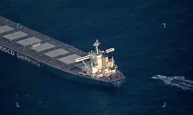 Hải quân Ấn Độ giải cứu tàu MV Lila Norfolk khỏi tay cướp biển ngày 4/1. (Ảnh: Indian Navy)