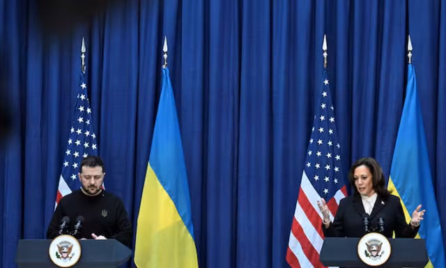 Phó Tổng thống Mỹ Kamala Harris trong cuộc gặp Tổng thống Ukraine Volodymir Zelensky ngày 17/2 tại Đức. (Ảnh: Reuters)