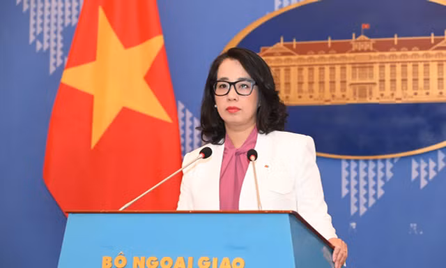 Bà Phạm Thu Hằng
