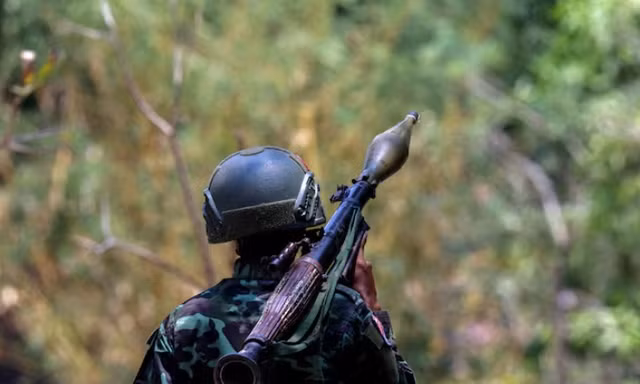 Một thành viên của Liên minh Quốc gia Karen. (Ảnh: Reuters)