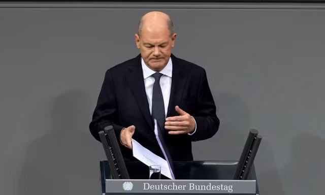 Thủ tướng Đức Olaf Scholz phát biểu trước quốc hội Đức ngày 16/12. (Ảnh: AP)