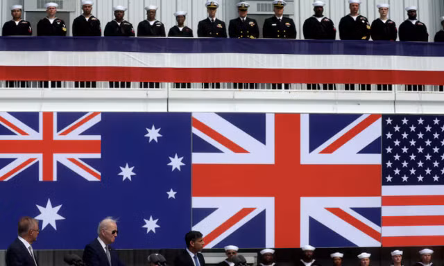 Tổng thống Mỹ Joe Biden, Thủ tướng Úc Anthony Albanese và Thủ tướng Anh Rishi Sunak phát biểu về quan hệ đối tác AUKUS tại Căn cứ Hải quân Point Loma ngày 13/3/2023. (Ảnh: Reuters)