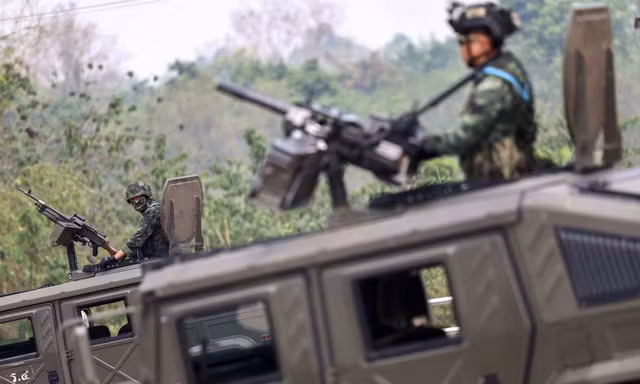 Binh lính Thái Lan đứng gác ở khu vực biên giới với Myanmar. (Ảnh: Reuters)