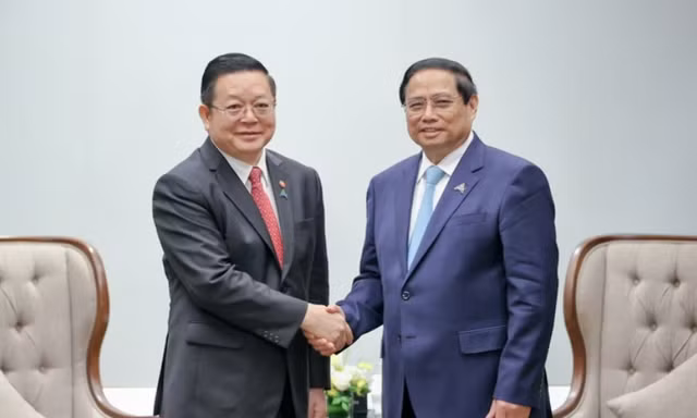 Thủ tướng Phạm Minh Chính tiếp Tổng Thư ký ASEAN Kao Kim Hourn ngày 23/4. (Ảnh: Đoàn Bắc)