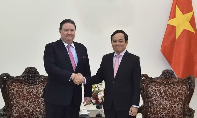 Phó Thủ tướng Trần Lưu Quang tiếp Đại sứ Mỹ tại Việt Nam Marc Knapper ngày 18/6. (Ảnh: VGP)