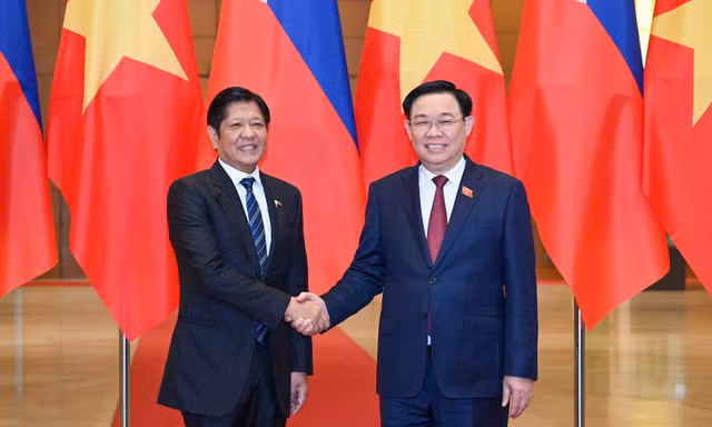 Chủ tịch Quốc hội Vương Đình Huệ hội kiến Tổng thống Philippines