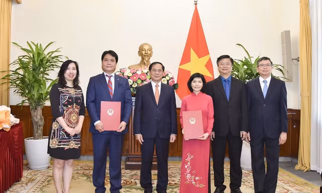 Lễ trao quyết định ngày 22/4. (Ảnh: baoquocte)
