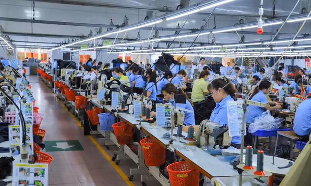 Công nhân Cty Pung Pook Sài Gòn sản xuất thành phẩm Ảnh: Website doanh nghiệp 