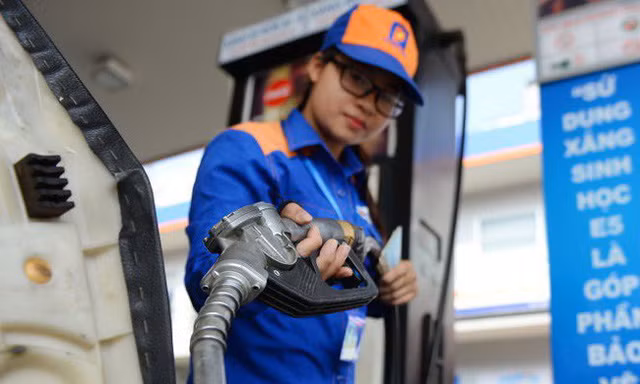 Giá xăng dầu giữ nguyên trong kỳ điều hành 18/3