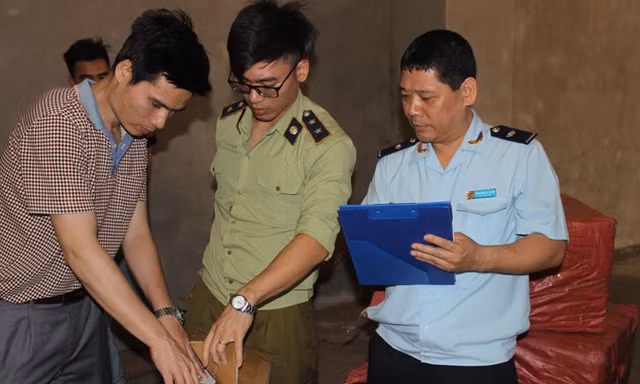 Tổ công tác liên ngành kiểm tra hàng hóa vi phạm